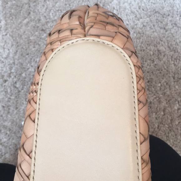 Cole Haan light tan shoulder bag - Picture 3 of 6